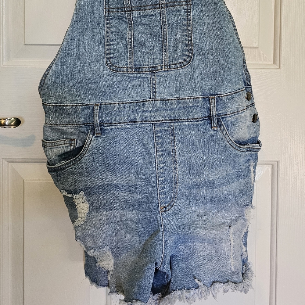 VENUS Light Blue Denim Overall Shorts Distressed Design Women's Sz 12 - Picture 2 of 10